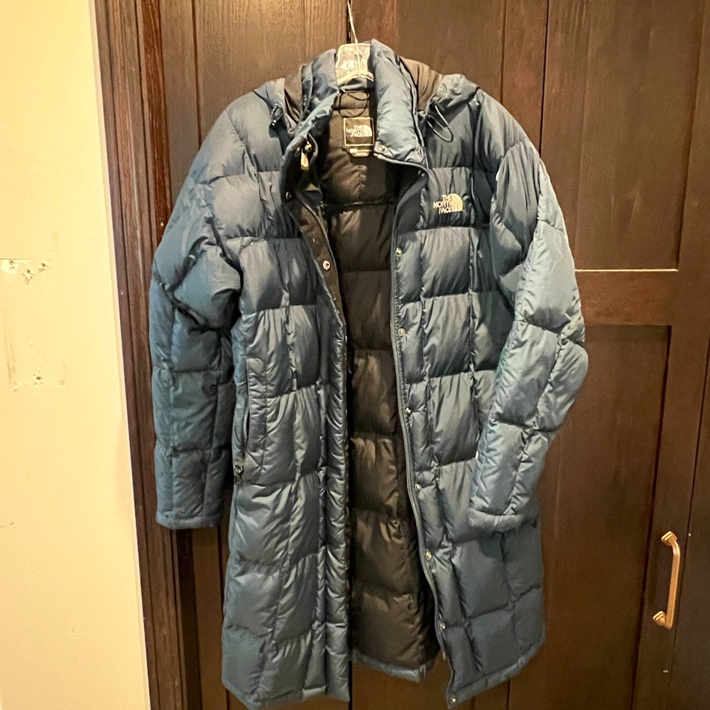 Ladies North Face knee length parka.  Down filled. SIZE LARGE